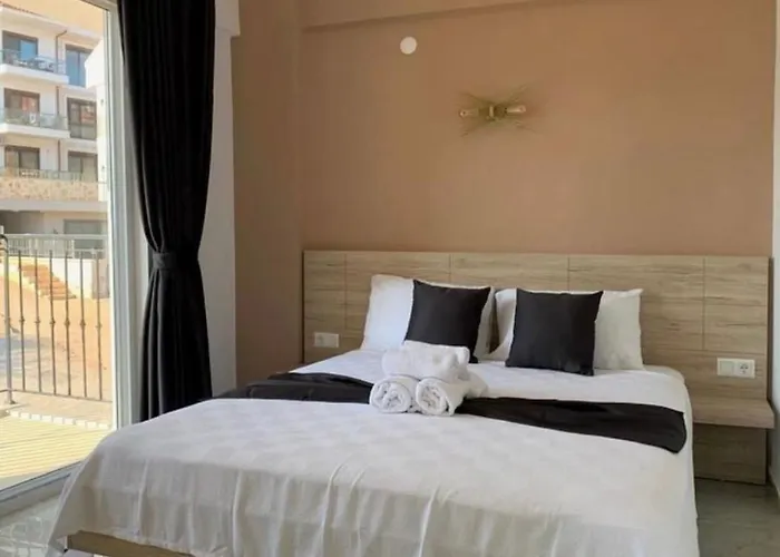 Apartman Ay Isigi Kaş