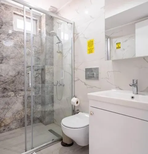 Apartman Ay Isigi Kaş