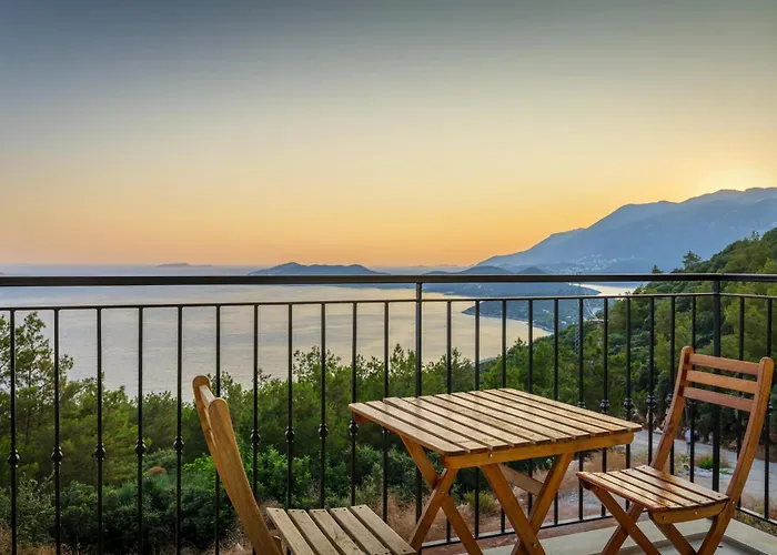 Apartman Ay Isigi Kaş